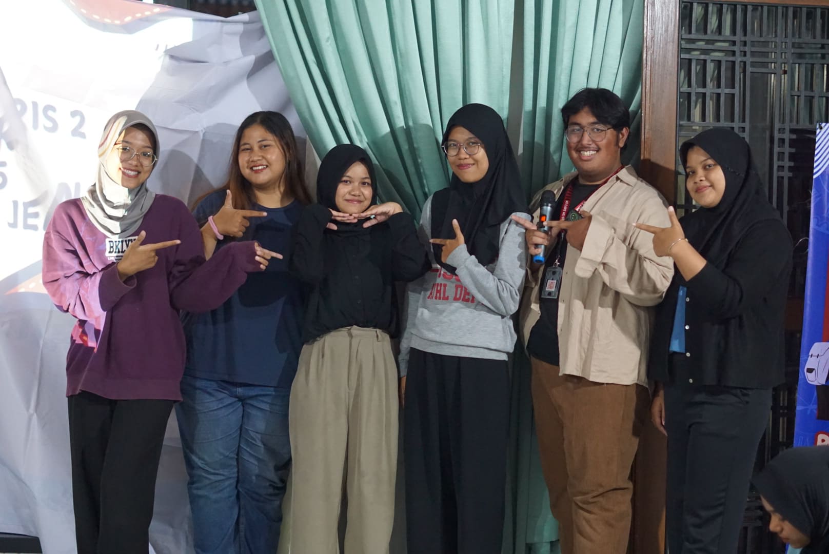 pembagian divisi